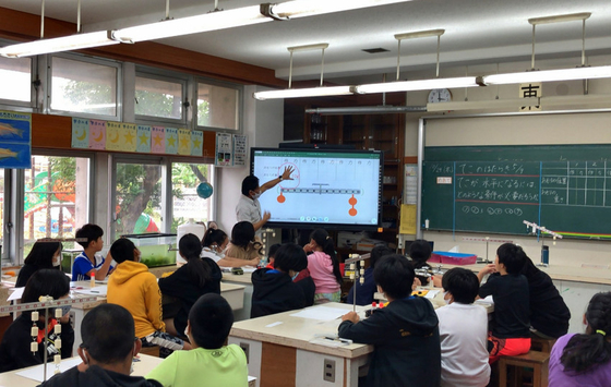 500cd/m2 Яркость LCD Smart Board с операционной системой Android 14 и цветами черного или серого каркаса