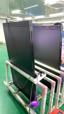 Мониторинг и анализ цифровых рекламных кампаний. Монитор цифровой рекламы с отслеживанием в режиме реального времени и типом установки на стену или пол