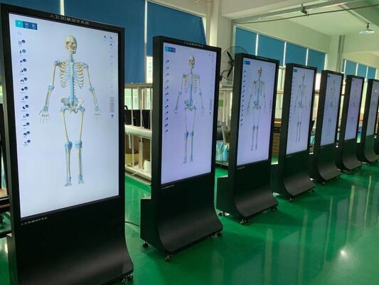 Цифровая вывеска на базе операционной системы Linux с контрастностью 4000:1, обеспечивающая четкое и яркое изображение и простое обновление контента